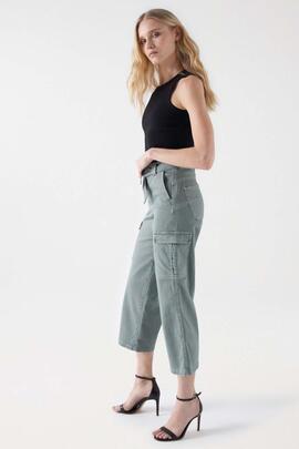 PANTALON VAQUERO CARGO FAITH PUSH IN CROPPED CON CINTURÓN