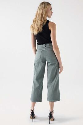 PANTALON VAQUERO CARGO FAITH PUSH IN CROPPED CON CINTURÓN