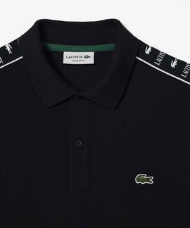 POLO LACOSTE REGULAR FIT NEGRO CON CINTA DEPORTIVA