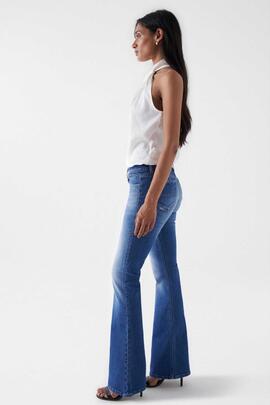 PANTALÓN VAQUERO WONDER FLARE EN DENIM AZUL