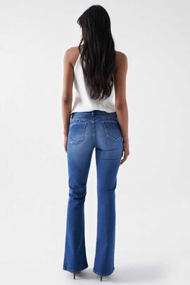 PANTALÓN VAQUERO WONDER FLARE EN DENIM AZUL