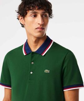 POLO LACOSTE REGULAR FIT VERDE CON CUELLO A CONTRASTE