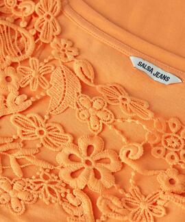 CAMISETA LACE DETAIL NARANJA CON ENCAJE