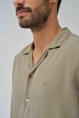 CAMISA EN DENIM LIGERO LYOCELL VERDE CAQUI