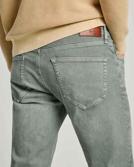 PANTALÓN VAQUERO TAPERED JEANS 701 PALM GREEN