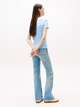 CAMISETA SLIM FIT PUNTO GOFRADO CELESTE CON BORDADO FRONTAL