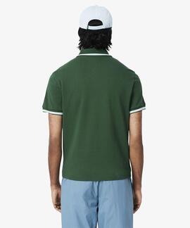 POLO LACOSTE REGULAR FIT 132 VERDE CON RIBETES DECORATIVOS