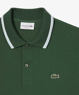 POLO LACOSTE REGULAR FIT 132 VERDE CON RIBETES DECORATIVOS