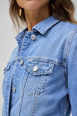 CAZADORA VAQUERA SLIM FIT EN DENIM AZUL