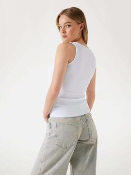 TOP SIN MANGAS RAISSA SLIM FIT CON LOGOTIPO BORDADO BLANCO