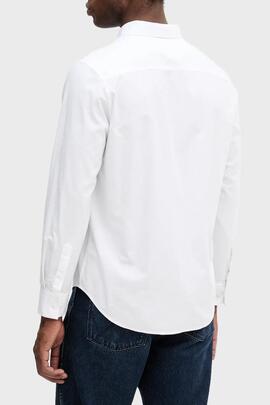 CAMISA CLÁSICA LISA DE OXFORD CON BOTONES BLANCA