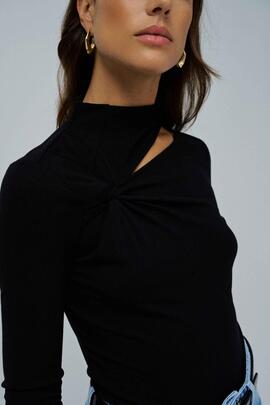 JERSEY DE MEDIA CUELLO COLOR NEGRO