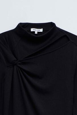 JERSEY DE MEDIA CUELLO COLOR NEGRO