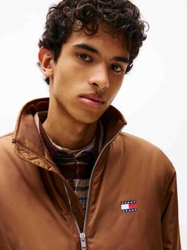 CHAQUETA ACOLCHADA RELAXED FIT MARRÓN IMPERMEABLE