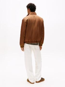 CHAQUETA ACOLCHADA RELAXED FIT MARRÓN IMPERMEABLE