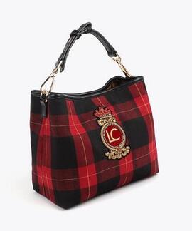 BOLSO TEJIDO TARTÁN ROJO Y NEGRO CON PARCHE ESCUDO