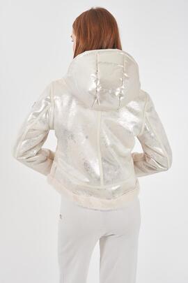 CHAQUETA ACOLCHADA DE MUJER CON CAPUCHA BEIGE LAMINADA