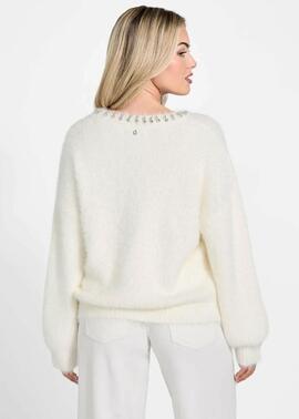 JERSEY ARISA CON APLIQUES DE PEDRERÍA EN EL CUELLO CREMA