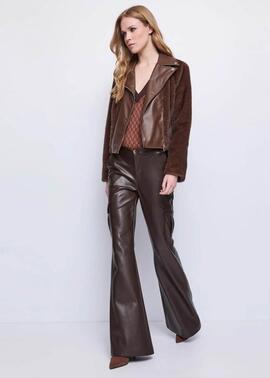CHAQUETA BIKER DE ECOPIEL MARRÓN CON CINTURÓN