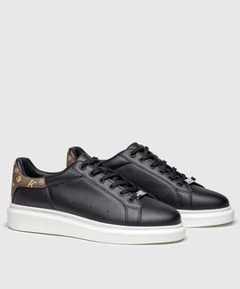 ZAPATILLAS NEGRAS LOGOMANÍA