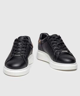 ZAPATILLAS NEGRAS LOGOMANÍA