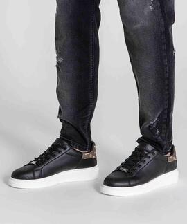 ZAPATILLAS NEGRAS LOGOMANÍA