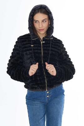 CHAQUETA CON CAPUCHA PIEL SINTÉTICA NEGRA