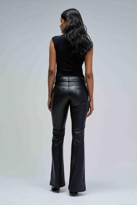 PANTALÓN SECRET CHINO FLARE ECOPIEL NEGRA