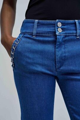 PANTALÓN VAQUERO SECRET CHINO FLARE CON CADENA EN LOS BOLSOS