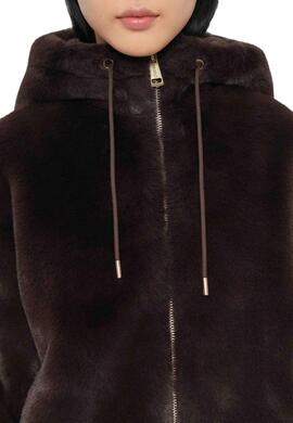 CHAQUETA DE PIEL SINTÉTICA LUCREZIA COLD BREW MARRÓN