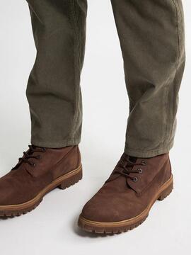 PANTALÓN DE PANA RUSSEL TAPERED FIT MOSSY STONE VERDE