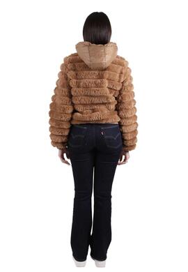 CHAQUETA CON CAPUCHA PIEL SINTÉTICA CAMEL