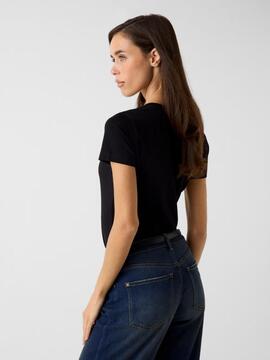 CAMISETA LEO TRIANGLE TEE SLIM FIT JET BLACK NEGRA