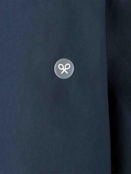 CORTAVIENTOS TÉCNICO CON CAPUCHA AZUL MARINO