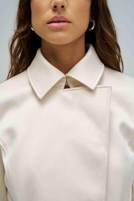 TRENCH COAT SATINADO REGULAR FIT COLOR CRUDO