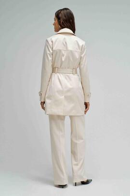 TRENCH COAT SATINADO REGULAR FIT COLOR CRUDO