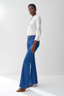PANTALÓN VAQUERO DESTINY FLARE PUSH UP CON DETALLE DE CADENA