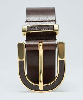 CINTURÓN DE CUERO MARRÓN CON HEBILLA DORADA