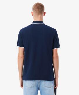 POLO CORTE CLÁSICO CON DETALLE EN EL BOLSILLO AZUL MARINO