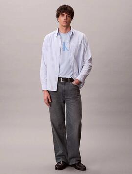 CAMISETA CK HERO RELAXED FIT CON MONOGRAMA BREEZY BLUE AZUL