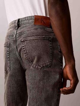 PANTALÓN VAQUERO CK SLIM TAPERED OYSTER GREY GRIS