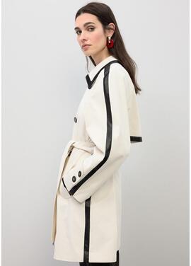 TRENCH COLOR CRUDO CON CONTRASTE EN EFECTO PIEL NEGRO