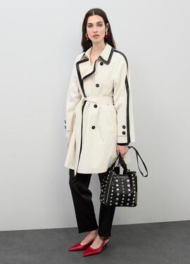 TRENCH COLOR CRUDO CON CONTRASTE EN EFECTO PIEL NEGRO