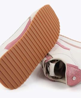 DEPORTIVA CON PLATAFORMA BICOLOR Y DETALLES EN PIEL CRUDO MU
