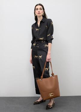 CAMISA SATINADA NEGRA CON ESTAMPDADO DE LEOPARDO