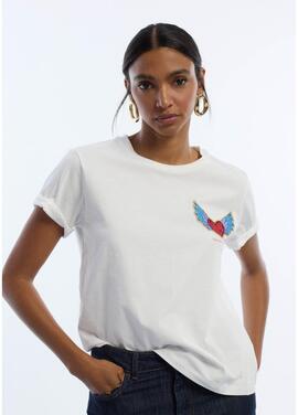 CAMISETA CON CORAZÓN APLICADO COLOR BLANCO