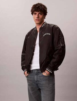CAZADORA BOMBER REGULAR FIT CON LOGO BORDADO UNIVERSITARIO B