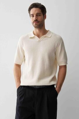POLO DE PUNTO EN MALLA TRICOTADA COLOR CRUDO