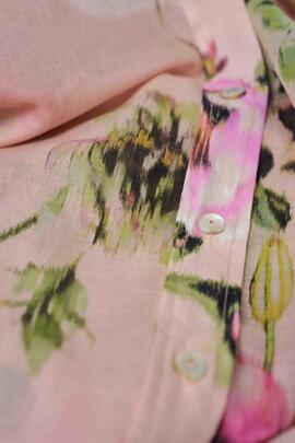 CAMISA REGULAR FIT CON ESTAMPADO FLORAL