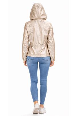 CHAQUETA DE MUJER CORTAVIENTOS CON CAPUCHA BEIGE METALIZADO